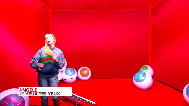 Les ballons gonflable pour la prestation d'Angèle sur la chanson "Je veux tes yeux" lors de la Music Industry Awards.