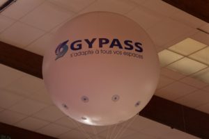 Un ballon gonflable pour l'entreprise GYPASS.