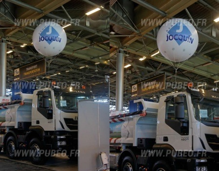Des ballons géant pour une entreprise de camion et de remorque.