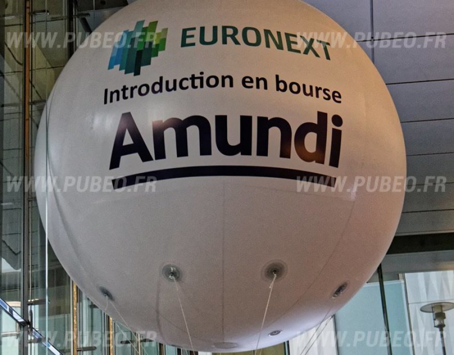 Un ballon EURONEXT lors d'introduction en bourse d'Amundi.
