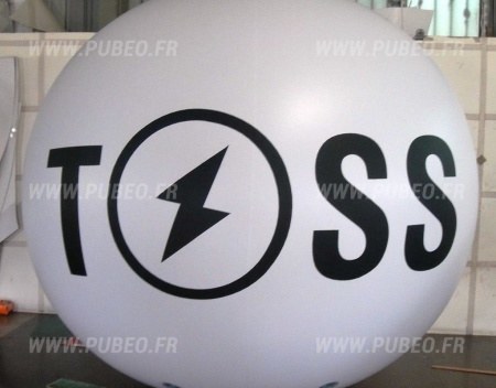 Le ballon publicitaire avec le marquage TOSS de l'évènement.