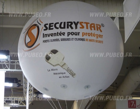 Le ballon gonflable au nom de l'entreprise SECURYSTAR.