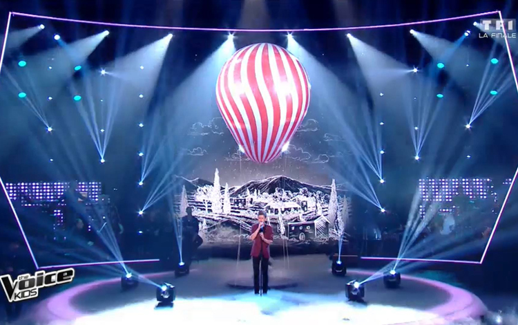 La montgolfière lors d'une prestations d'un enfant à The Voice Kids.